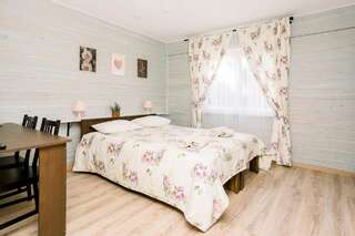 Мини-отель Kvetky Yablyni Sutoki Большой двухместный номер с 1 кроватью или 2 отдельными кроватями-1